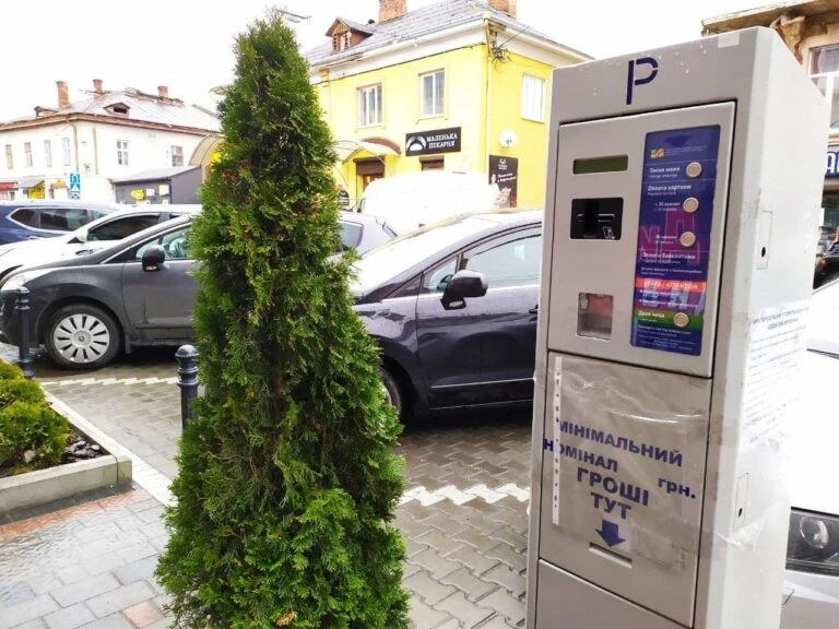 Помилка в одну літеру: чому дрогобицькі водії масово отримують штрафи за паркування