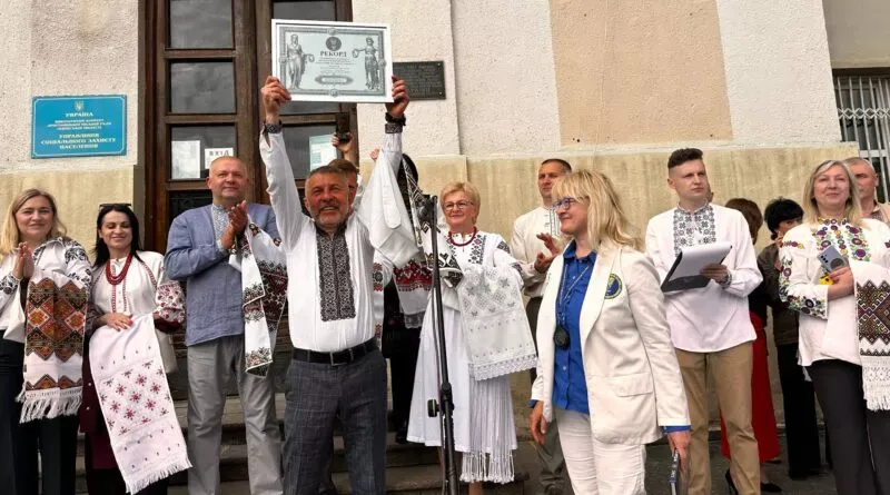 1713 вишитих рушників: у Дрогобичі встановили національний рекорд