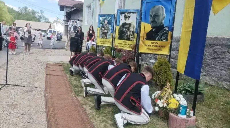 Посмертна нагорода та благодійність: як у Трускавецькій громаді вшанували День Героїв