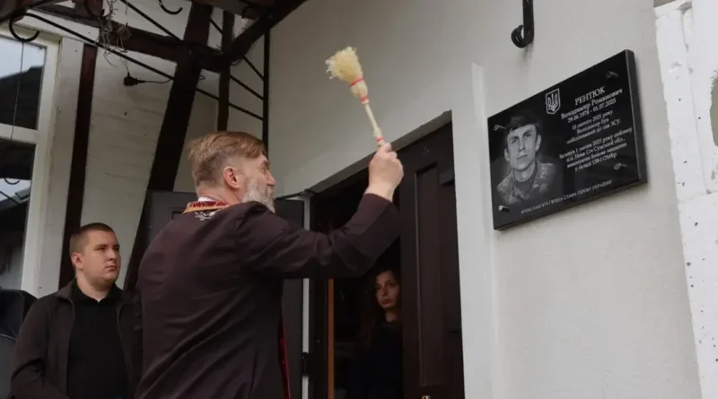 Пам’ять про полеглого комвзводу та волейбольного тренера Володимира Рентюка увічнили в Бориславі